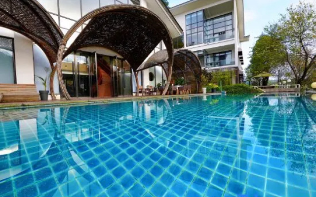 Zizai Cliff Hotel