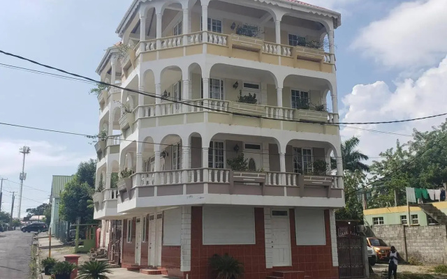 Unit 5/6 Private Apartment - Roseau