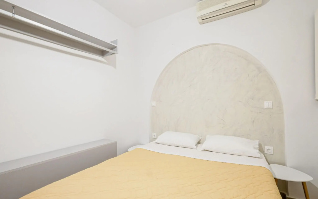 Comfortable Holiday Home With Terrace