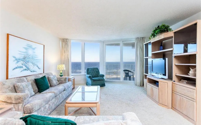 Shores Club 806