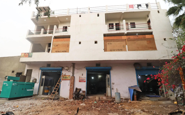 OYO 36723 Hotel Metro