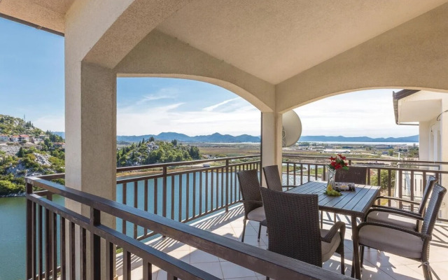 Beautiful Home in Ploce With Wifi and 2 Bedrooms