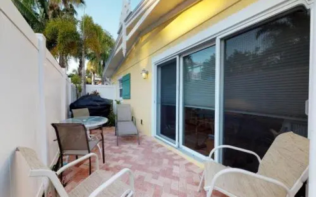 Palm Isle 3210 by RedAwning