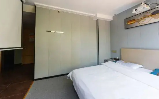 Qixi Qingju Hotel (Provincial Sports Center)