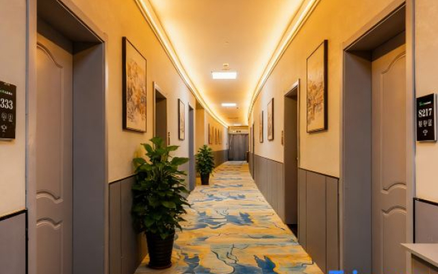 Tuwo Holiday Hotel (Qinghai Sports Center Wanda Plaza Branch)