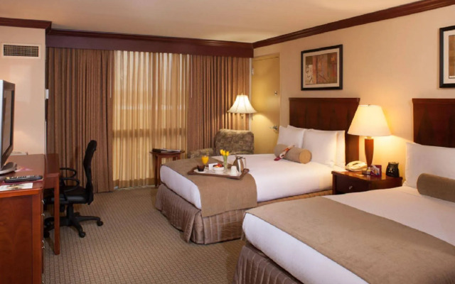 Crowne Plaza Tulsa Hotel Southern Hills