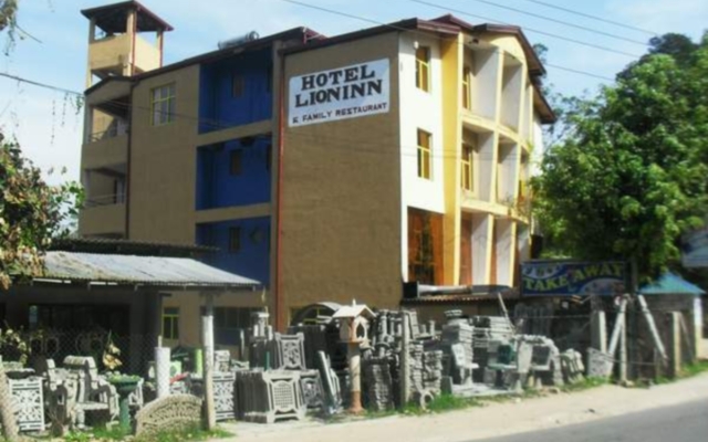 Hotel Lion Inn вид на фасад