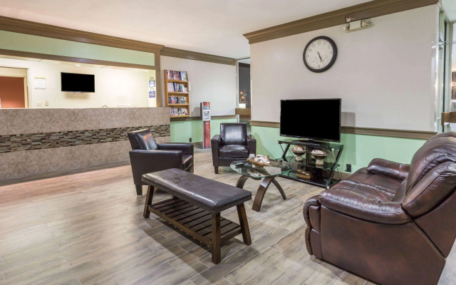 Days Hotel & Conference Center by Wyndham Danville