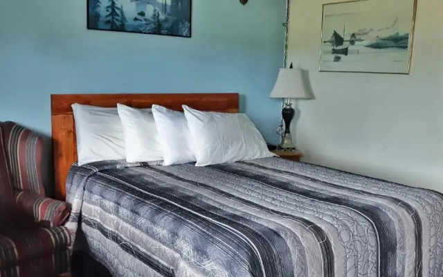 MacIver's Motel & Campground
