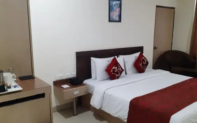 Hyphen Grand Hotel