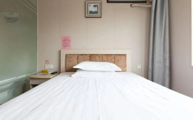 99 Preferred Hotel (Shanghai Film Park Chedun Station Branch)