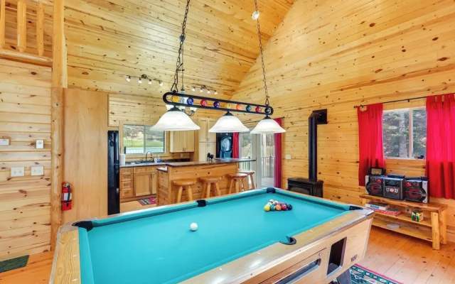 Hike, Unwind & Bring Your Pet: Deadwood Cabin!
