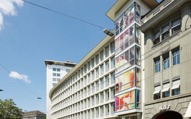 Отель citizenM Zürich вид на фасад