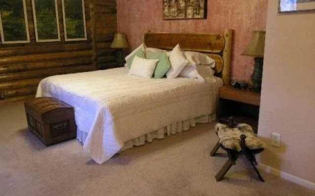 The Grand Living Bed & Breakfast