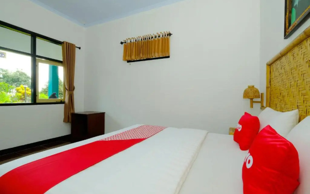 OYO 1835 Surya Mandalika Hotel