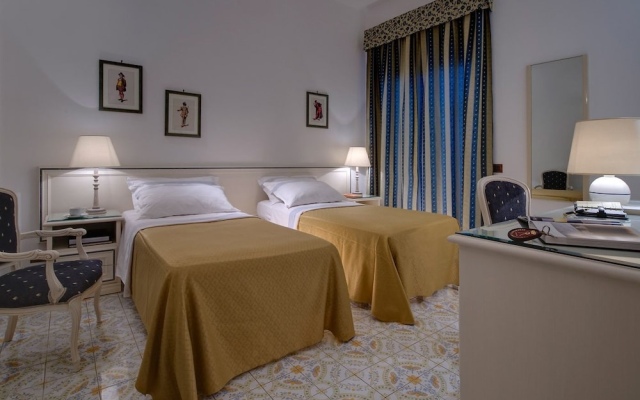 Отель Albergo La Reginella Италия, Лакко-Амено - отзывы, цены и фото номеров - забронировать отель Albergo La Reginella онлайн комната для гостей