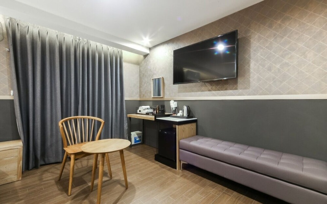 Busan Station Hotel Gray 194