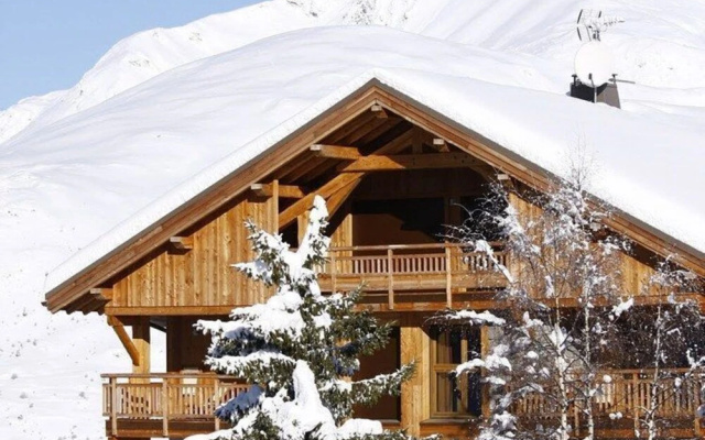 Spacious Apartment in Les Deux-alpes Near Ski Area