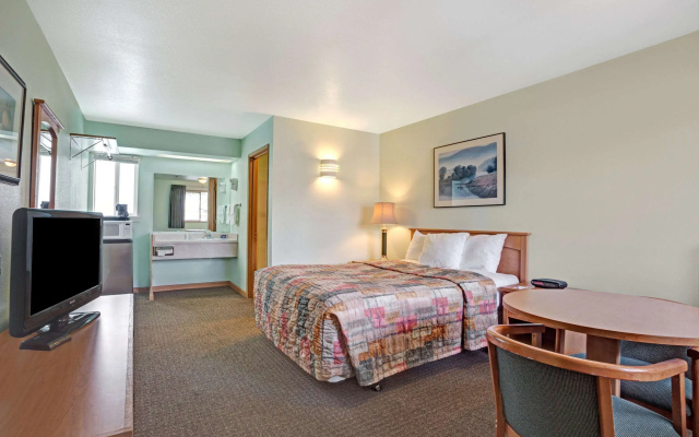 Travelodge by Wyndham Seattle North of Downtown