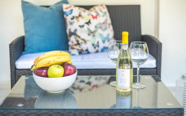 2 stops to Acropolis - Free Cancellation - Terrace