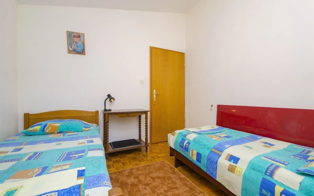Apartment Dina