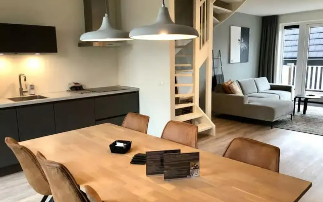 Beautiful Lodge Parallel to the Shopping Street