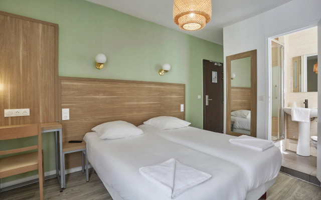 Merryl Hotel