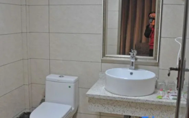 Lujiang Luping Business Hotel