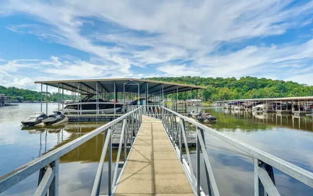 Osage Beach Condo Pools, Boatslip and Pickleball