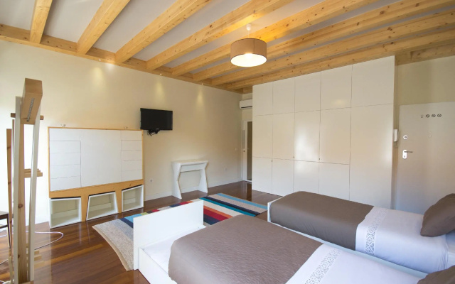 Room in Apartment - Stay in Historic Area of Porto