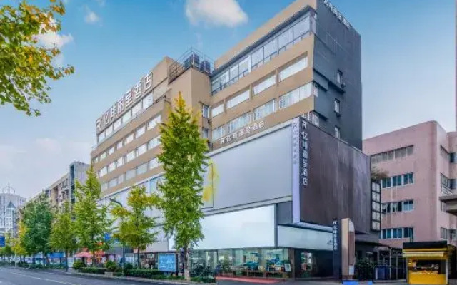 Chengdu Yifei Rezen Hotel (Chunxi Taikoo Li Store)