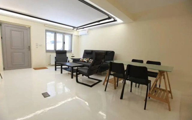 Elegant Studio at the Acropolis Hills