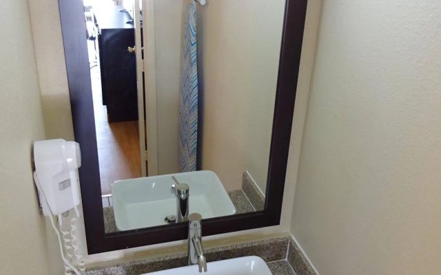 Americas Best Inn Scottsburg