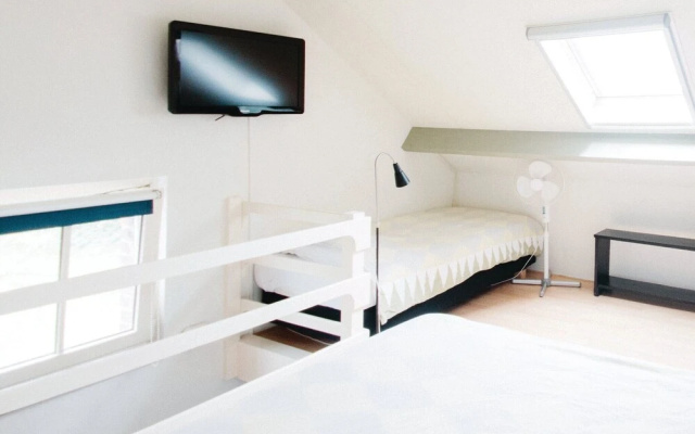 Awesome Home in Remersdaal With 7 Bedrooms and Wifi