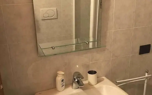 Sir Roy - 1 Br Apts