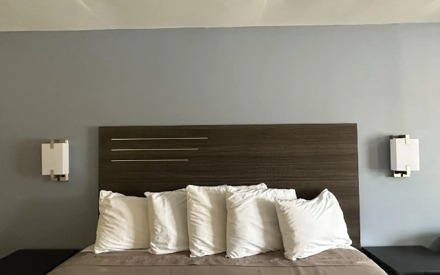 Express Inn & Suites