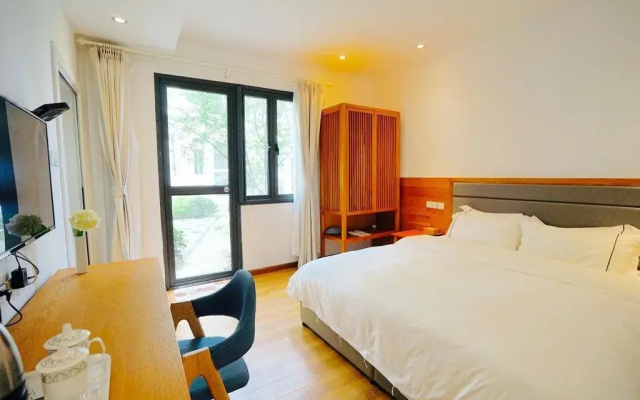 Yiyun Lakeside Hotel