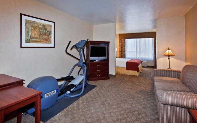 Holiday Inn Express Hotel & Suites Henderson 1