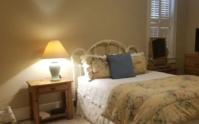 Downtown Guest Quarters Hotel