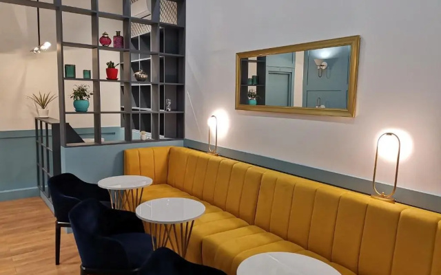 3 Rooms Hotel