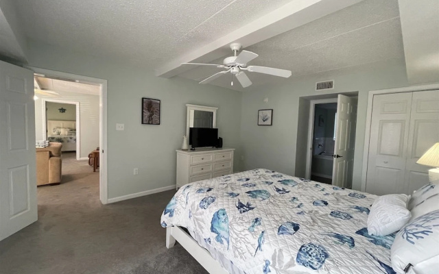 Salty Dog 2 Bedroom Villa by RedAwning