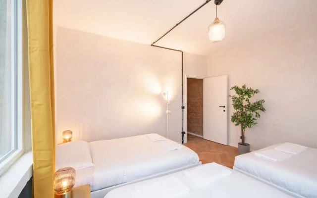 Spacious 2BR Stay Near Central Station