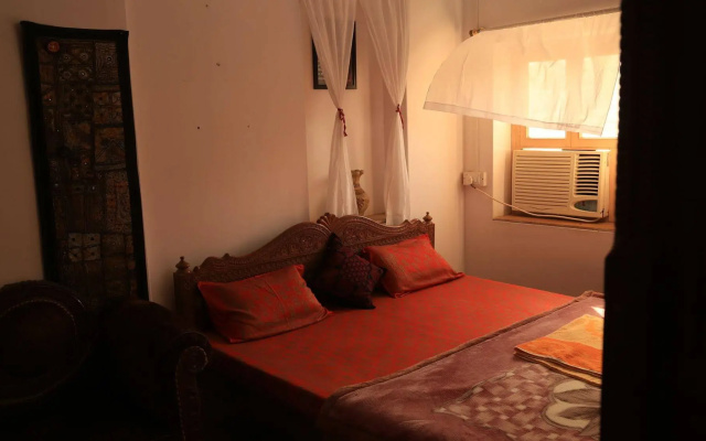 Arya Haveli Hotel