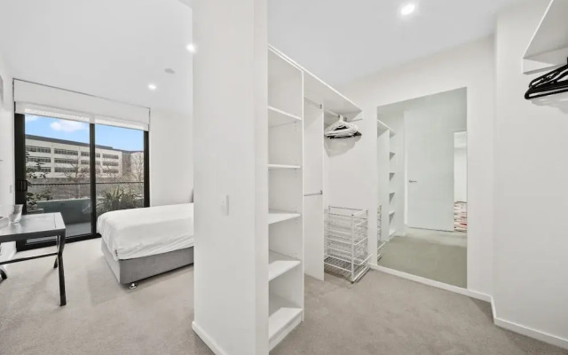 Inner-city 2-bed With Large Balcony, Garden & Gym