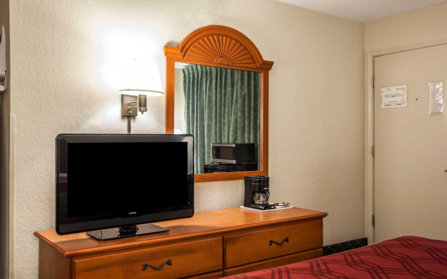 Economy Inn & Suites