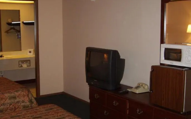 Budgetel Inn & Suites