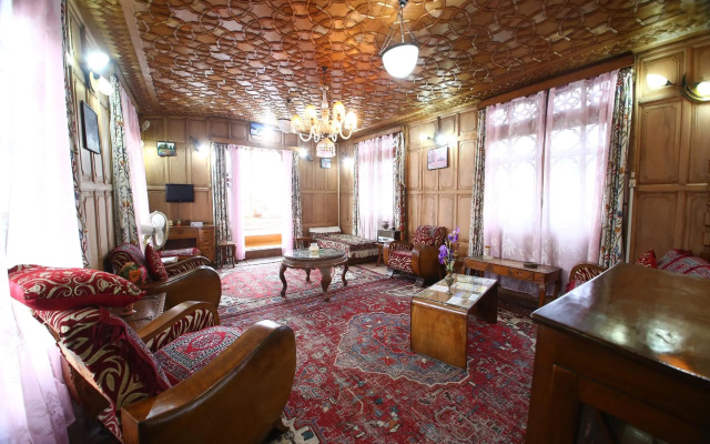 OYO 37987 Houseboat Nairobi