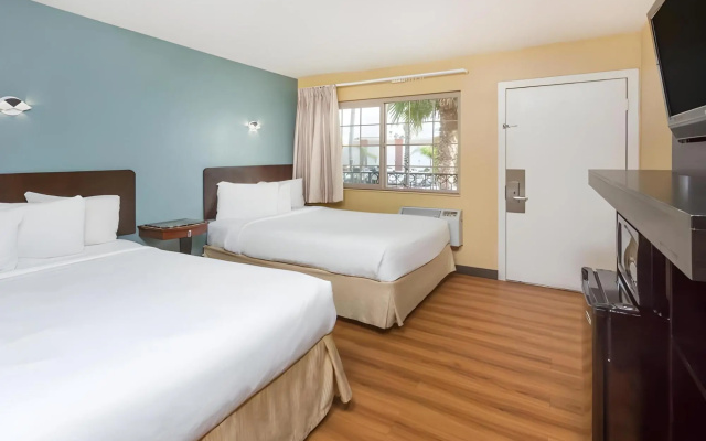 Hotel Avenida - Oceanside Camp Pendleton