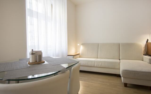 Апартаменты Luxurious Apartment near Prague Castle комната для гостей