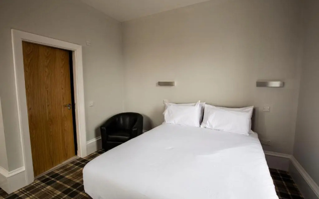 Crown Court Hotel & Bar.